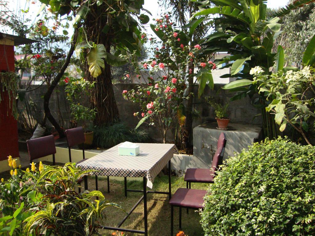New Summit Guest House Pokhara Exterior photo